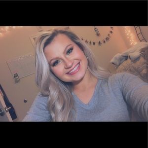 Meet your Posher, Alexis